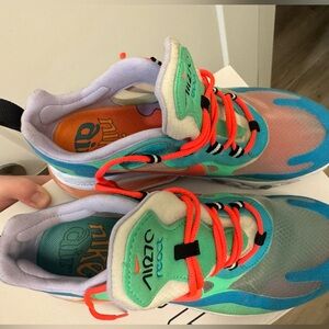 Women’s Nike Air Max 270 9.5 Worn once in new condition amazing shoe